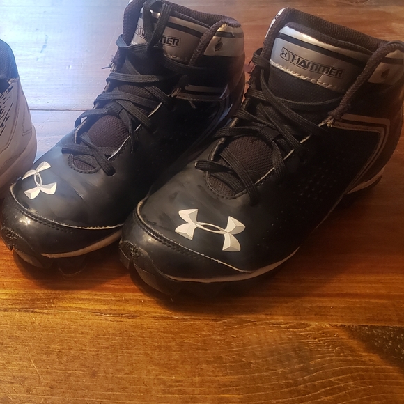 Under Armour football cleats - Picture 2 of 2